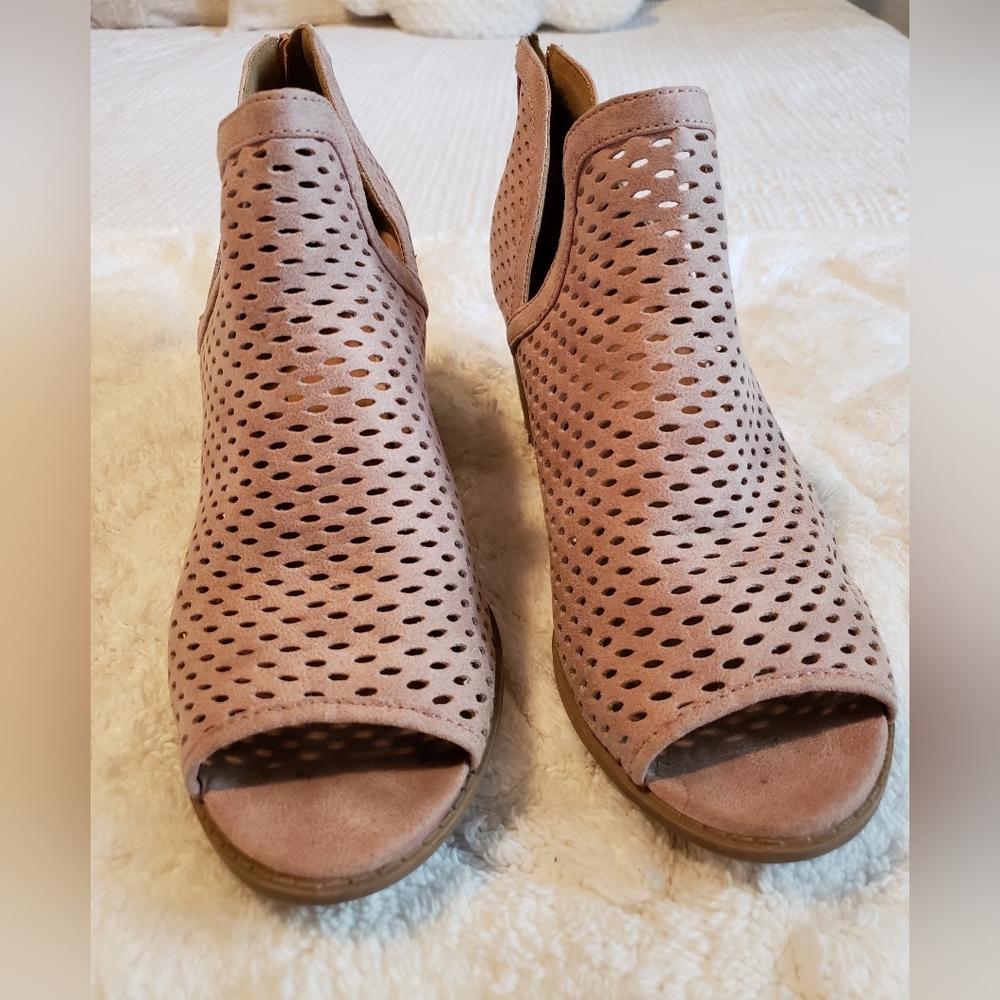 BOOTIES BY QUPID